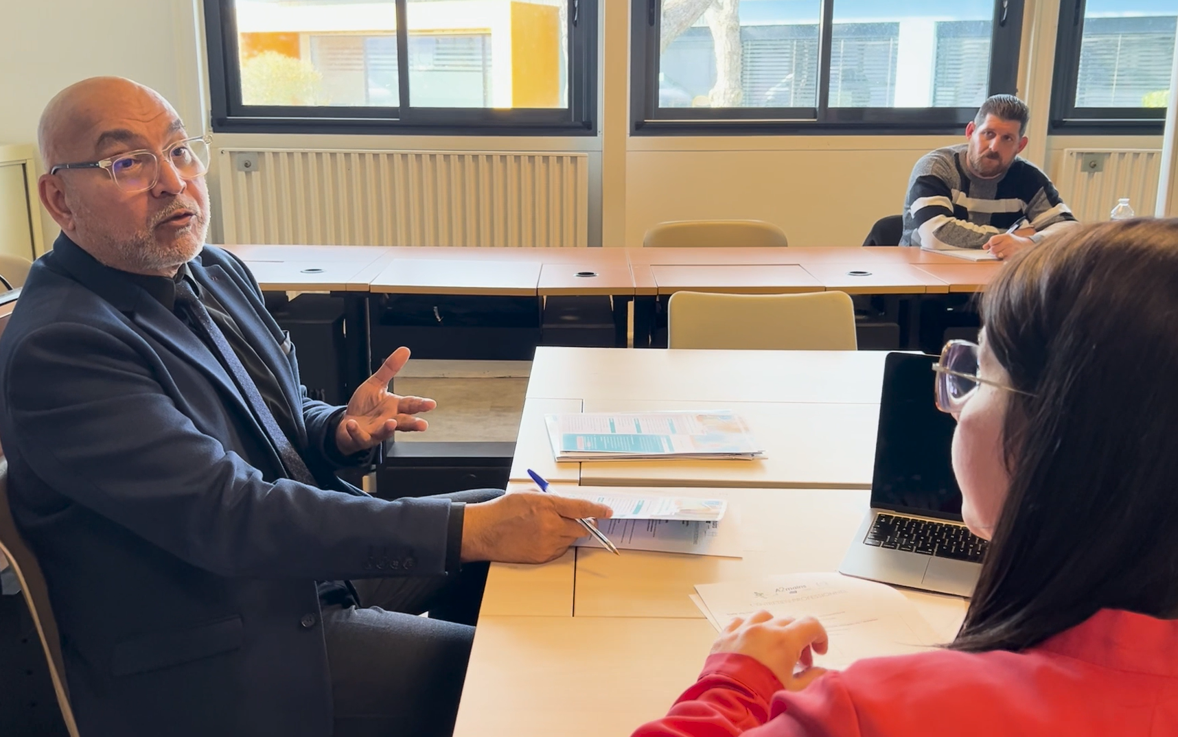 Jeunes alternants en classe au Cipecma